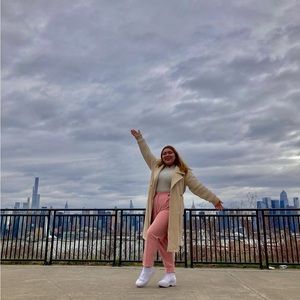 Meet your Posher, Laura